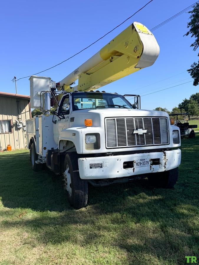 Used 2000 Chevrolet 7500 Bucket Truck