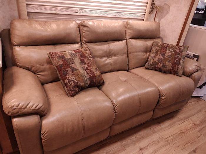 Used 2000 Monaco Dynasty 38P