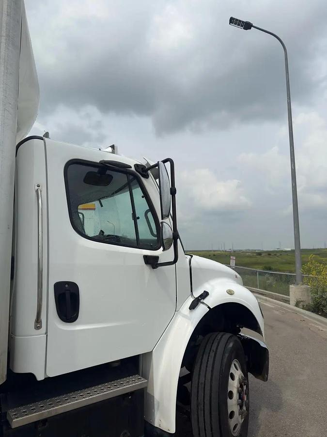Used 2018 Freightliner M2 106