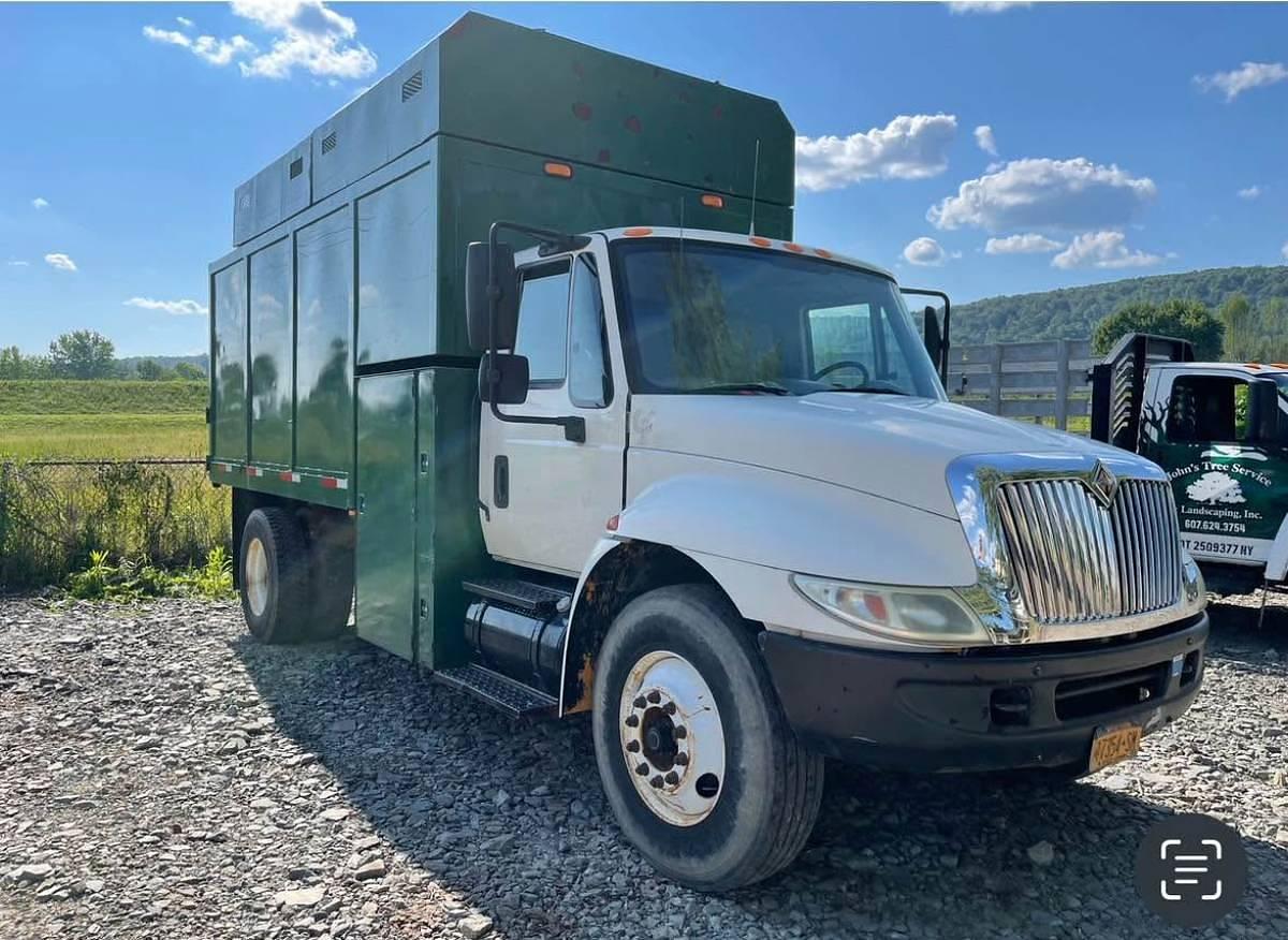 Used 2003 INTERNATIONAL 4400 Chipper Truck