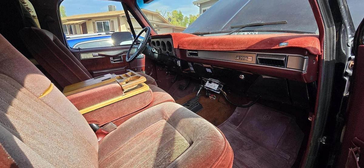 Used 1988 MC Suburban 4WD 2500