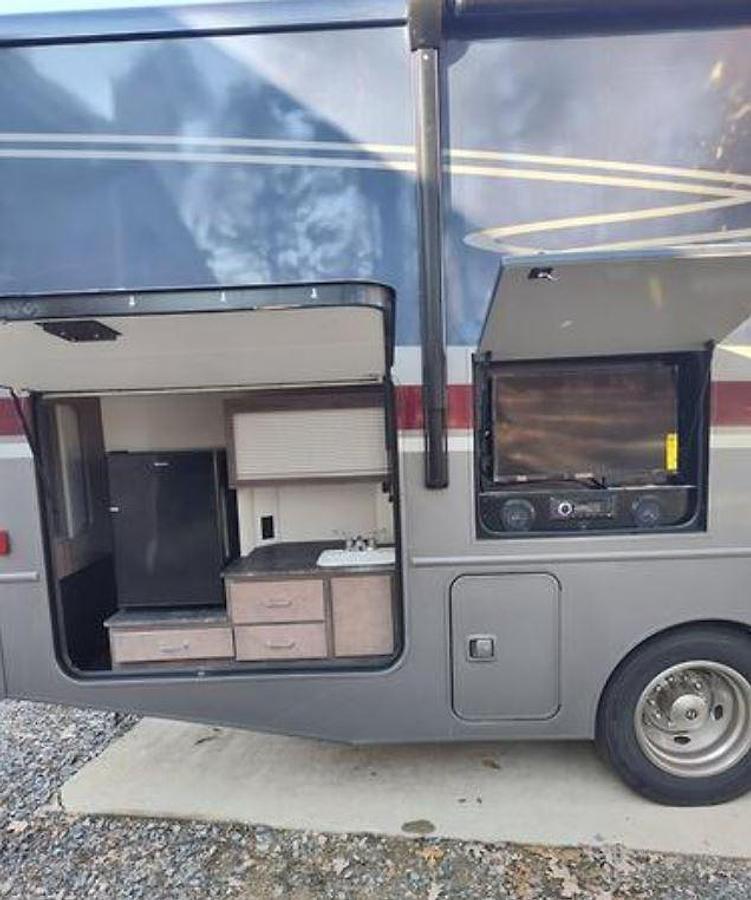 Used 2022 Winnebago Adventurer 29B Class A Motorhome