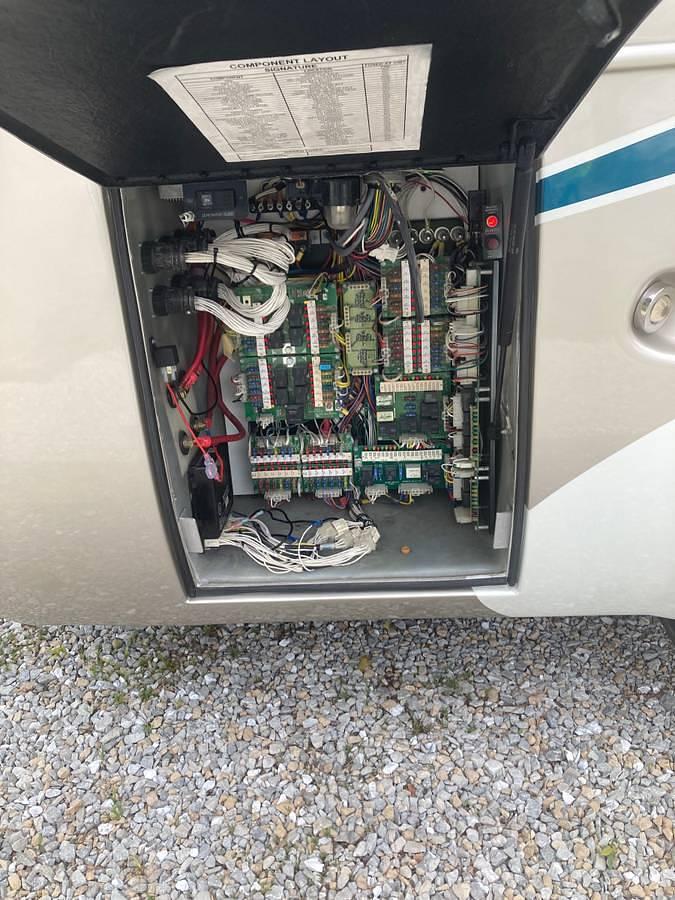 Used 2005 Monaco Signature Castle IV Class A Motorhome