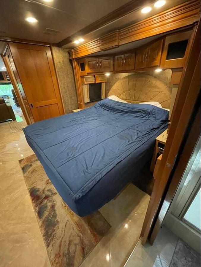 Used 2015 Fleetwood Discovery 40E
