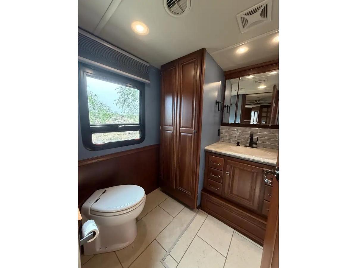 Used 2015 Winnebago Itasca Ellipse 42HD