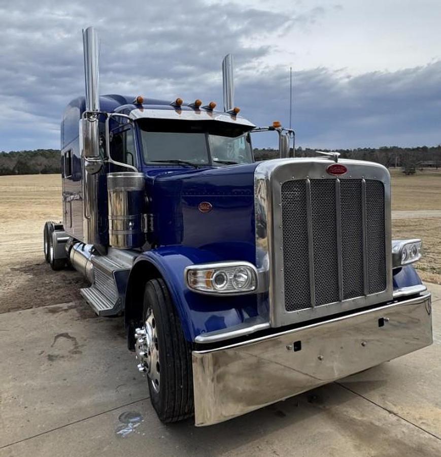 Used 2023 Peterbuilt 389 Sleeper Semi Truck