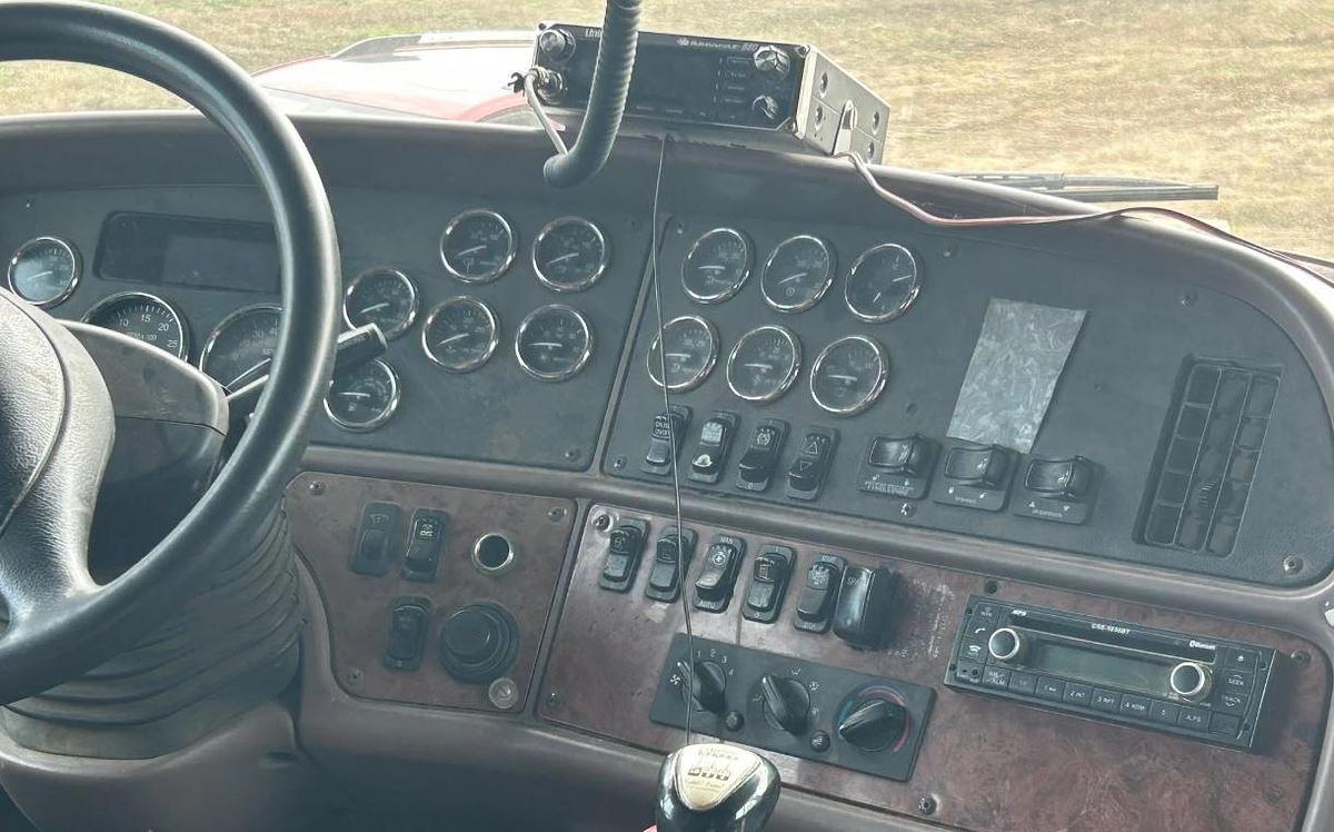 Used 2012 Peterbilt 587 Conventional Sleeper Semi