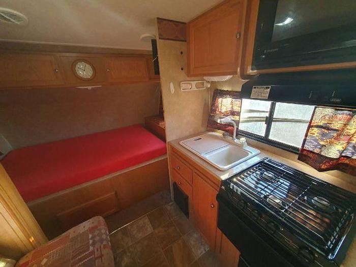 Used 2009 Skyline Layton 1811