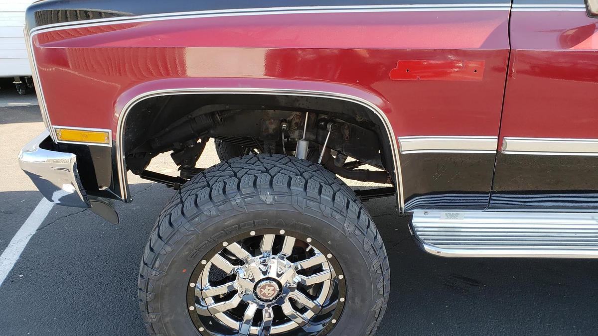 Used 1988 MC Suburban 4WD 2500