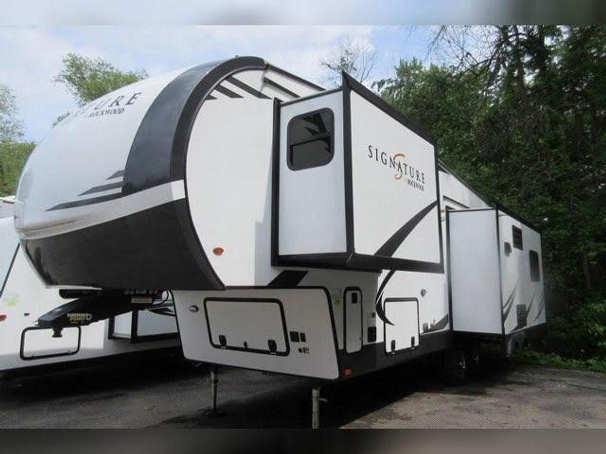 Used 2019 Forest River Rockwood Signature Ultra Lite 8299BS Fifth Wheel