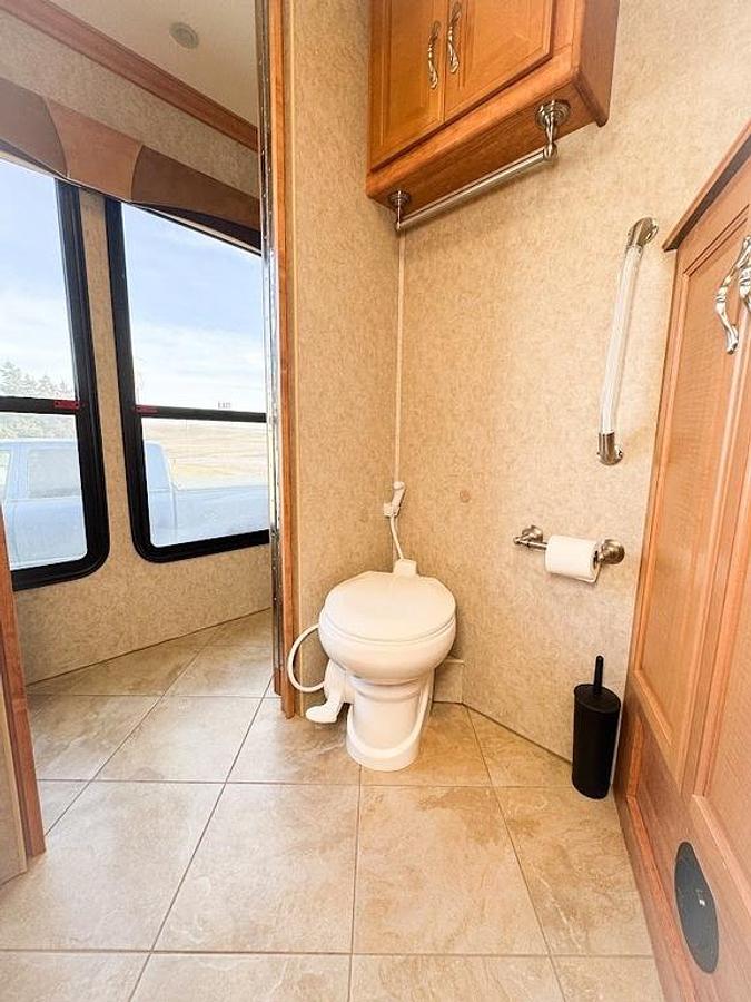 Used 2010 Fleetwood Discovery 40X