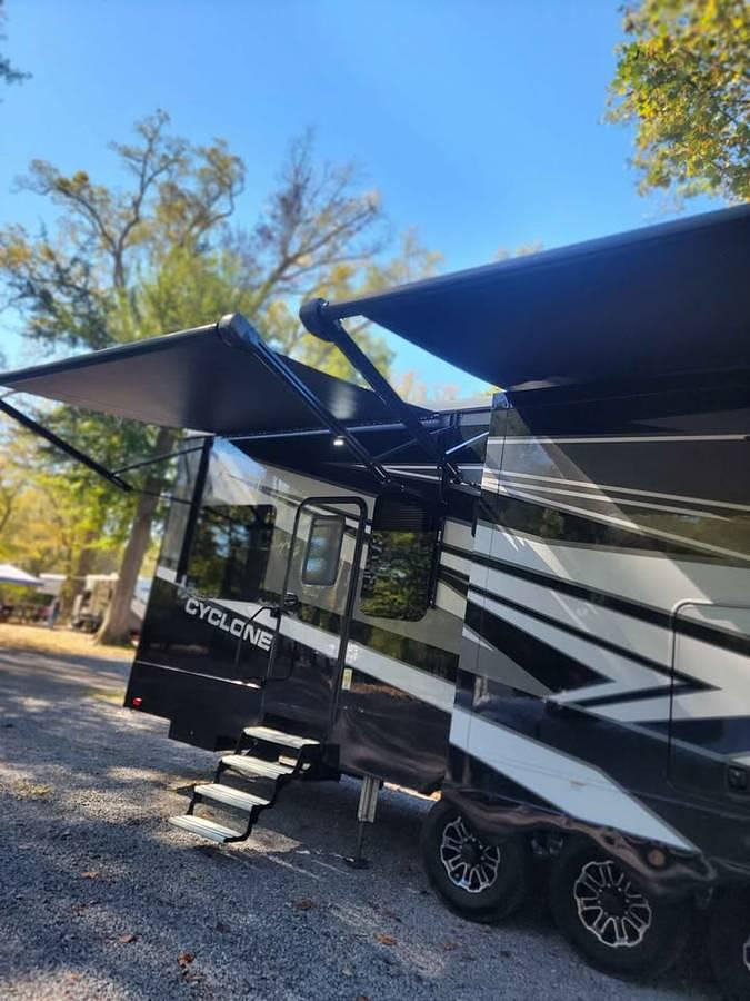 Used 2024 Heartland Cyclone 4006