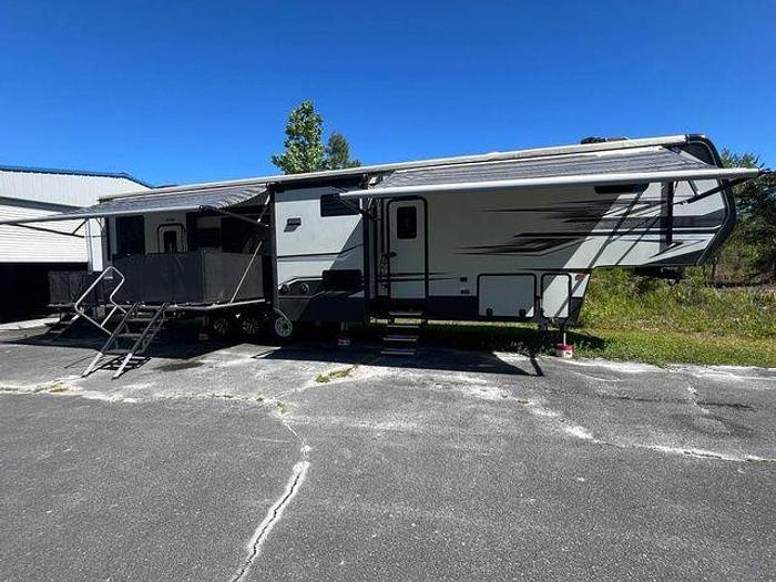 Used 2018 Keystone Raptor 428SP