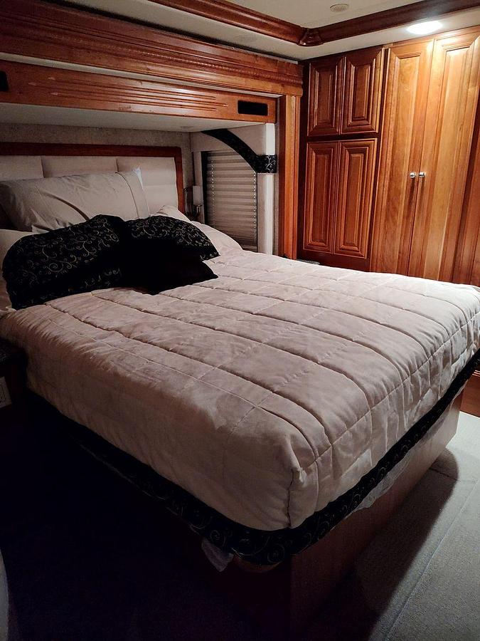 Used 2008 Fleetwood Revolution LE 40R Class A Diesel Motorhome