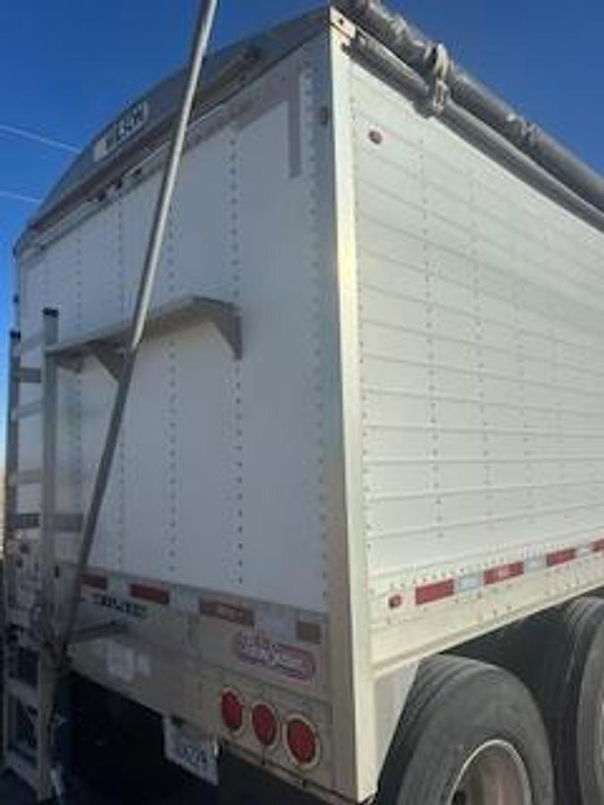 Used 2015 Wilson Hopper Grain Trailer