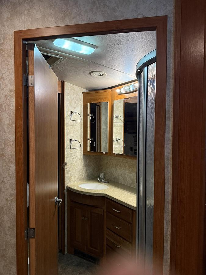 Used 2009 Winnebago Journey 39Z