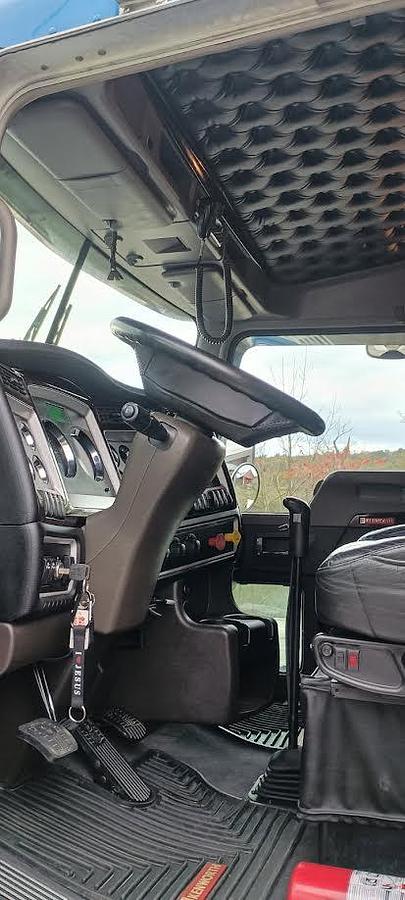 Used 2022 Kenworth W900L Sleeper Semi Truck