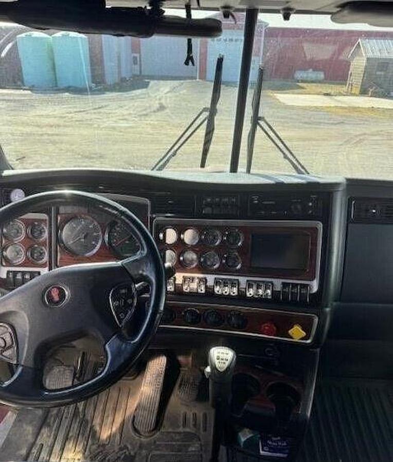Used 2019 Kenworth T800 Conventional Sleeper Semi