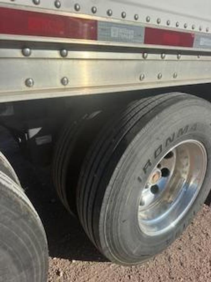 Used 2015 Wilson Hopper Grain Trailer