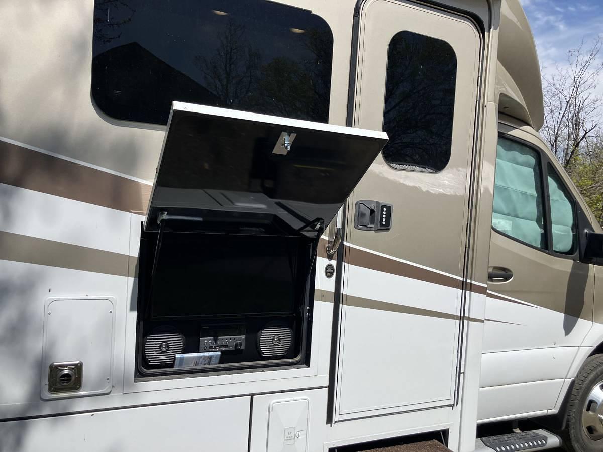 Used 2022 Renegade Vienna 25FWS
