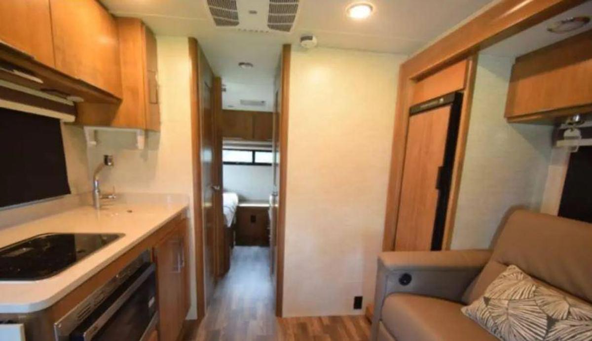 Used 2020 Tiffin Wayfarer 24TW