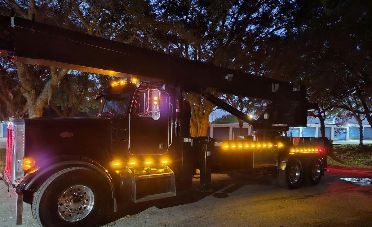 Used 2003 Peterbilt 357 Crane