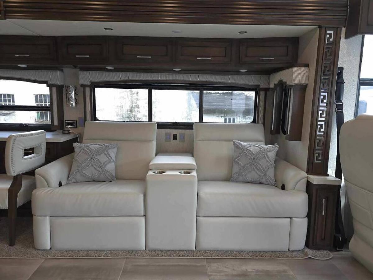 Used 2022 Newmar Ventana 4369