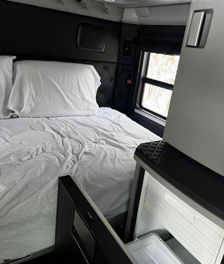 Used 2022 Kenworth T680 and 2023 Stoughton 53x102 Dry Van Trailer