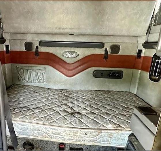 Used 2016 Mack Pinnacle CXU613