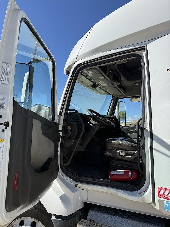 Used 2020 Volvo VNL 64T760 Conventional Sleeper Semi