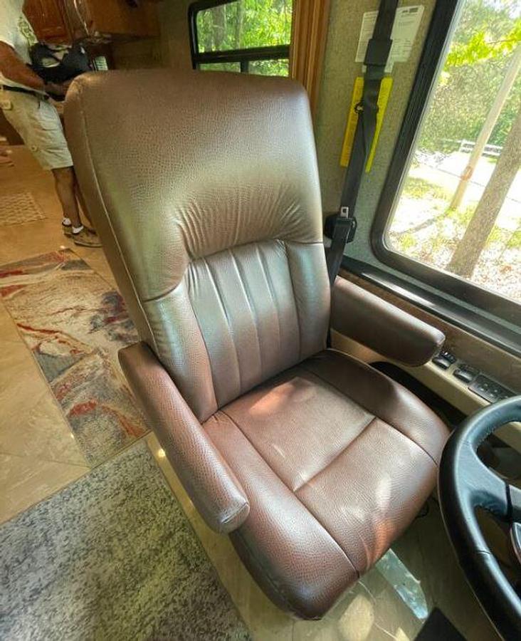 Used 2015 Fleetwood Discovery 40E