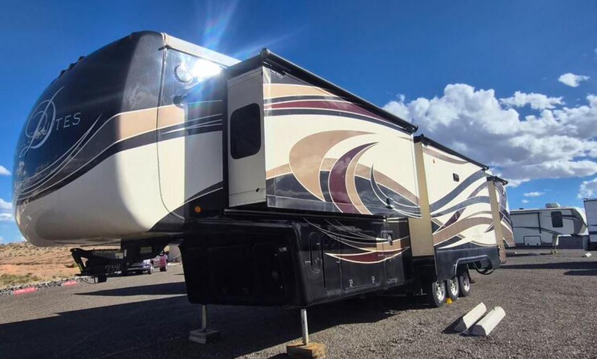 Used 2015 DRV Mobile Suites 43 Atlanta Fifth Wheel