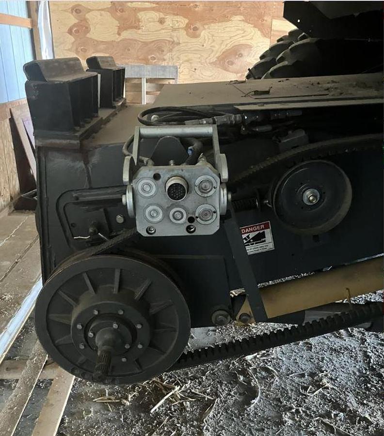 Used 2008 GLEANER R65 Combine