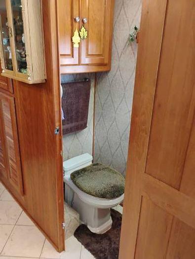 Used 2004 Monaco Dynasty