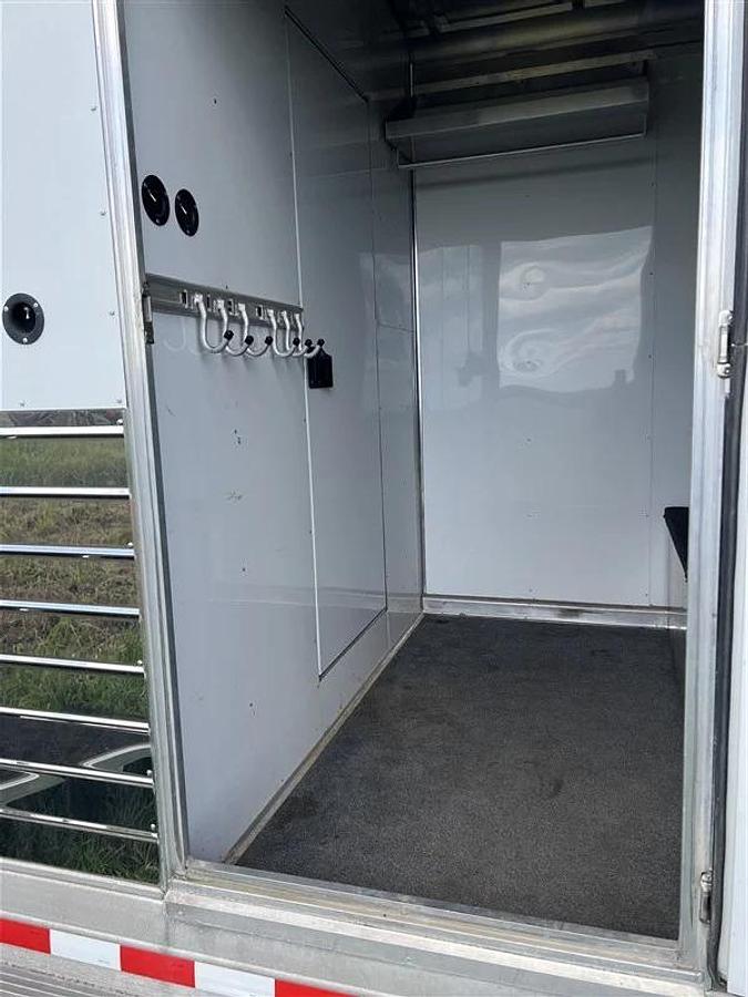 Used 2010 Sundowner Sunlite 720 6 Horse