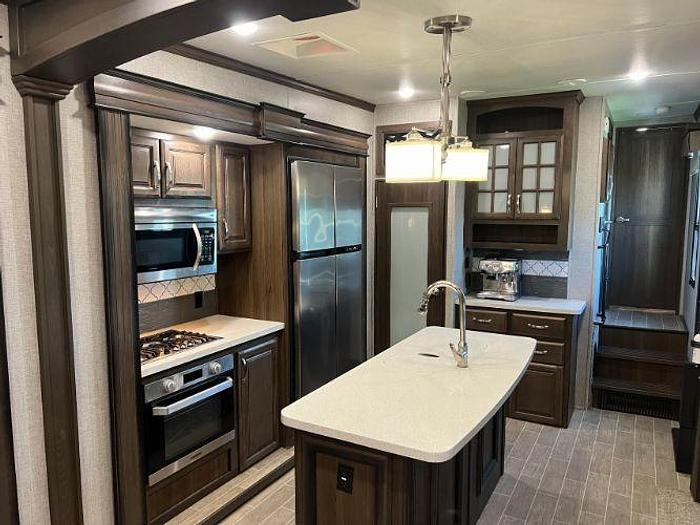 Used 2019 Keystone Alpine 3500RL