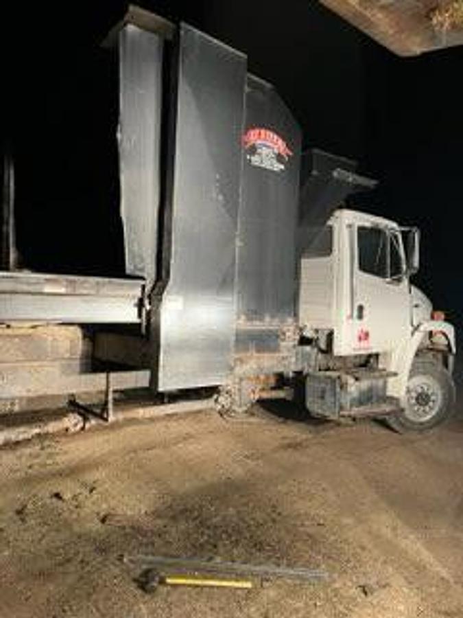 Used 2000 Freightliner FL80