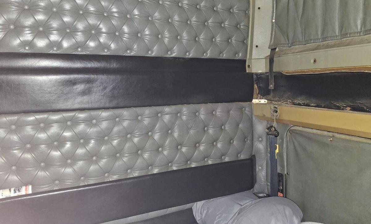 Used 1999 Kenworth W900 Sleeper Semi Truck