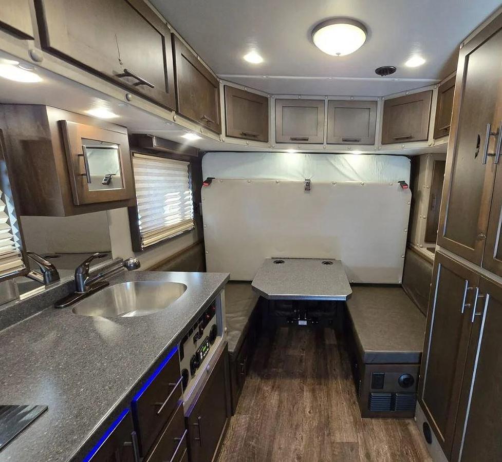 Used 2021 Volvo VNL64T300