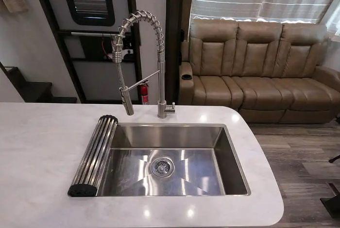 Used 2020 Dutchmen Voltage 3635