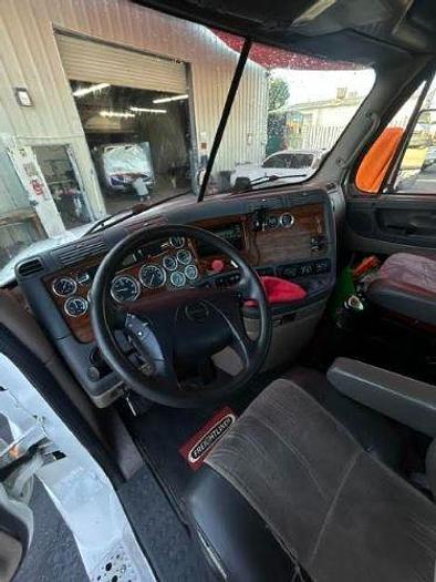 Used 2009 Freightliner Cascadia 125