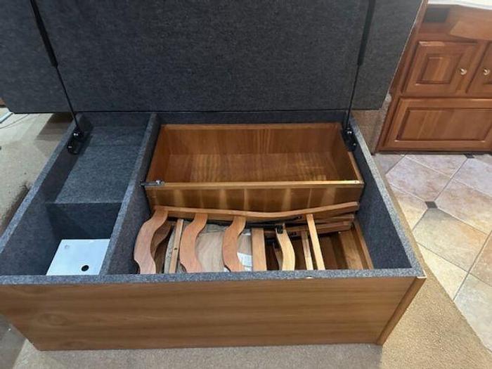 Used 2005 Holiday Rambler Navigator 45PBT