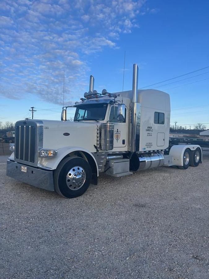 Used 2023 Peterbilt 389 Conventional Sleeper Semi