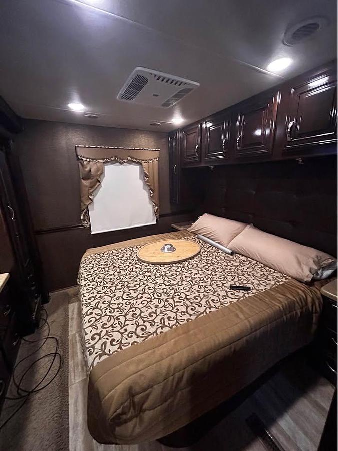 Used 2016 Thor Motor Coach 37KT