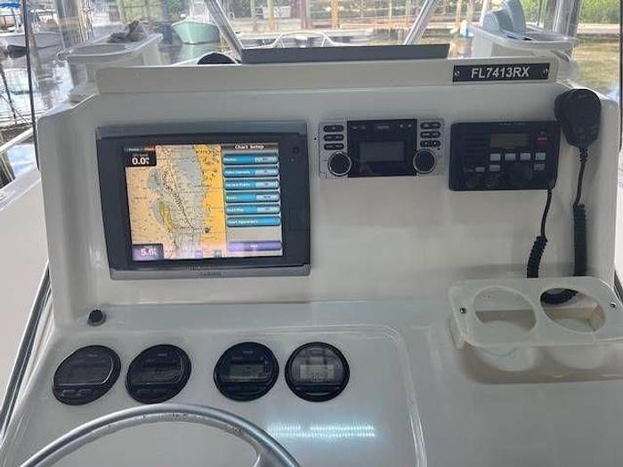 Used 2004 Pursuit 2470 C/C