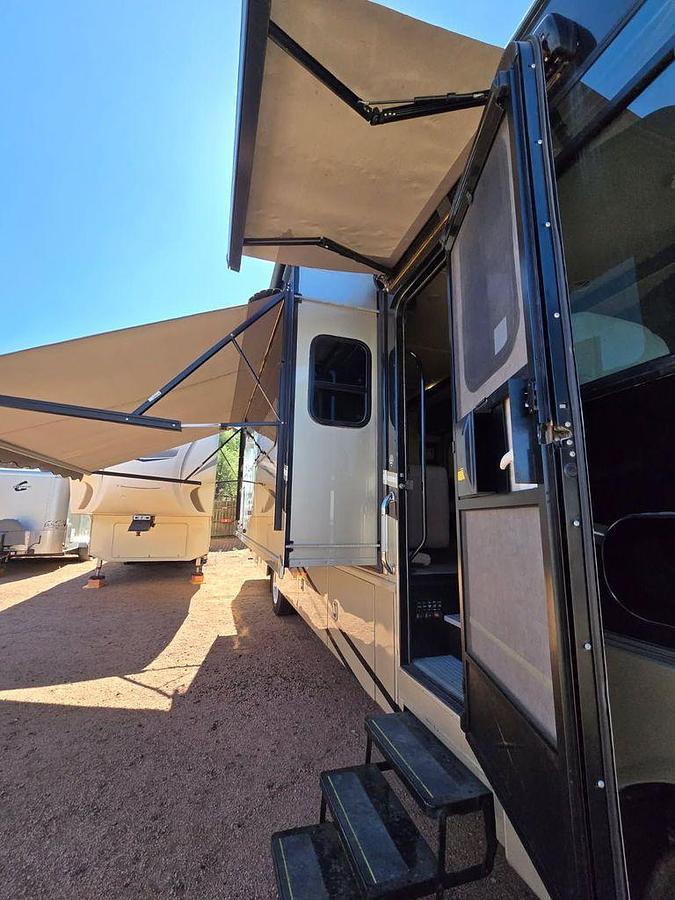 Used 2016 Winnebago Adventurer 38Q