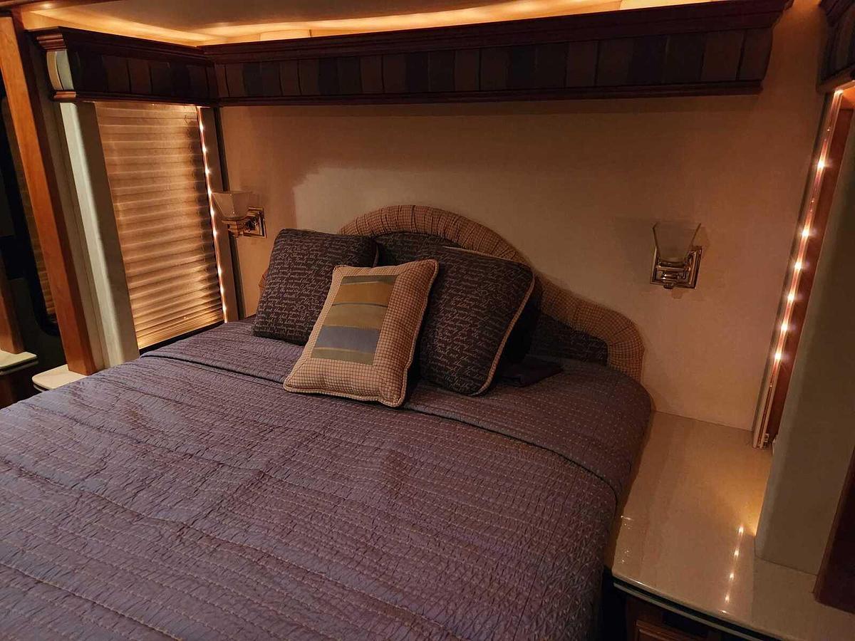 Used 2001 Country Coach Magna