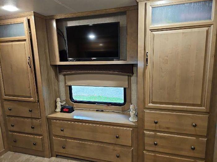 Used 2016 Redwood RW38RL