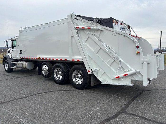 Used 2010 Mack GU813 Leach 29YD