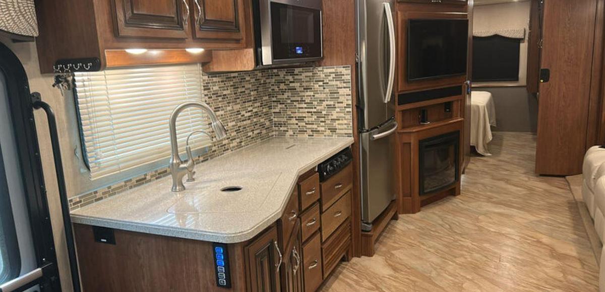 Used 2017 Holiday Rambler Vacationer 33C Class A Motorhome